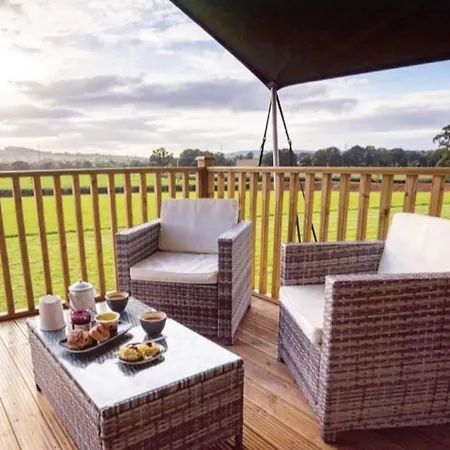 Midleydown Luxury Glamping Hotel Exeter Exterior photo